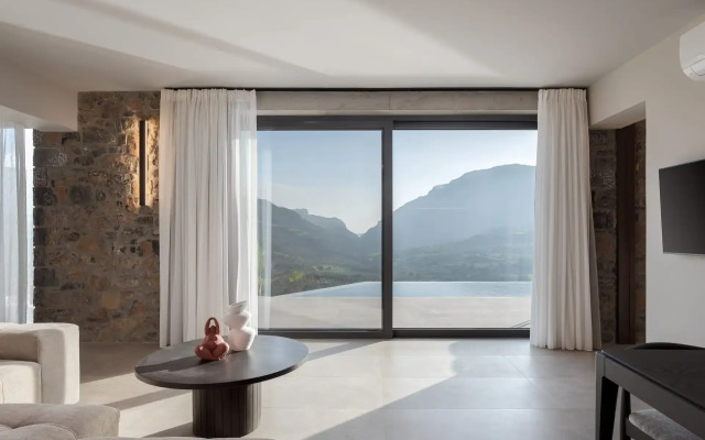 Neromai Cave Luxury Villas