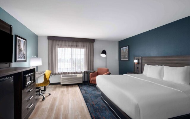 La Quinta Inn & Suites by Wyndham Greensboro NC
