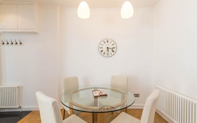 Luxury 2BD Garden Flat in Chelsea