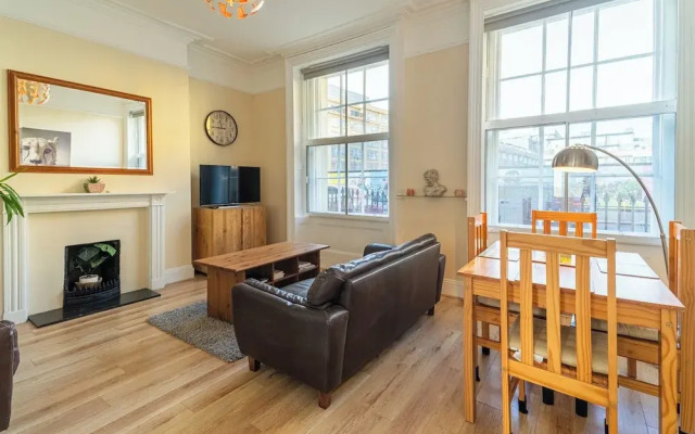 Stylish 2Bed Steps from Iconic Waterloo