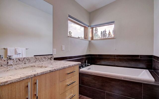 Cloud  4 Bedroom Home by RedAwning