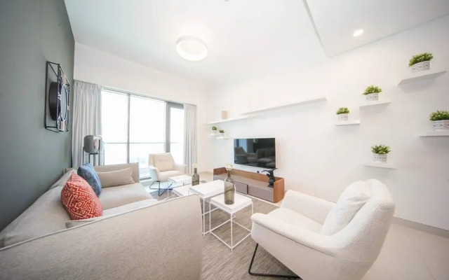 Business Bay 1BR Canal View Rooftop Pool - 360 vacation