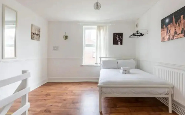 Cheerful Maisonette in the Heart of Orrell Park