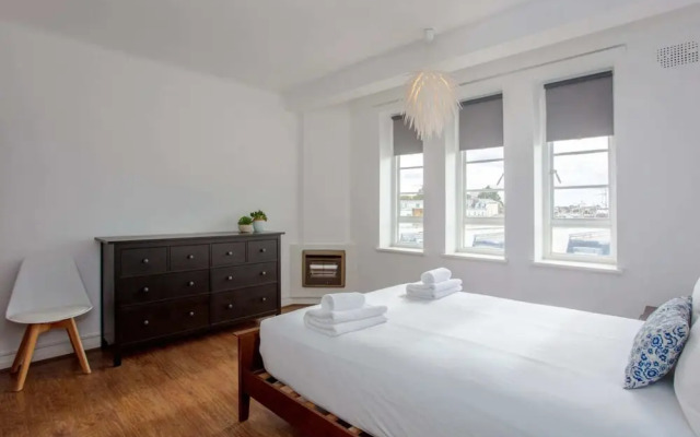 Contemporary 2 Bedroom Flat in Bayswater