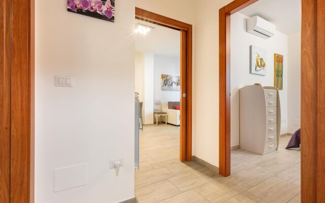 2123 Appartamento White and Red