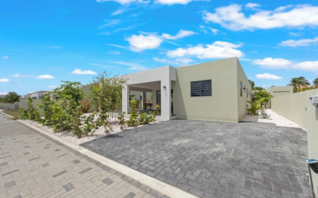 Villa Jasmijn  with private pool, at Mambo Beach