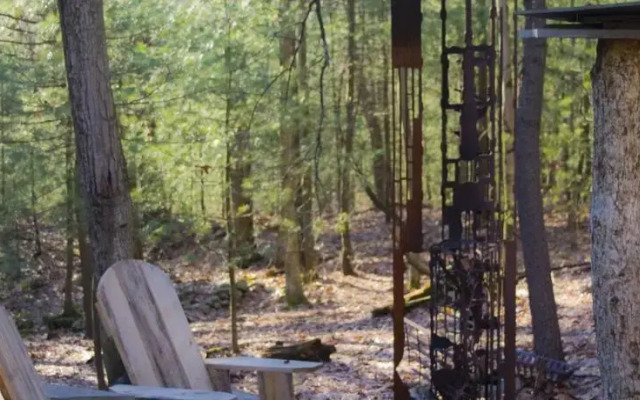 Art Cabin in the Woods