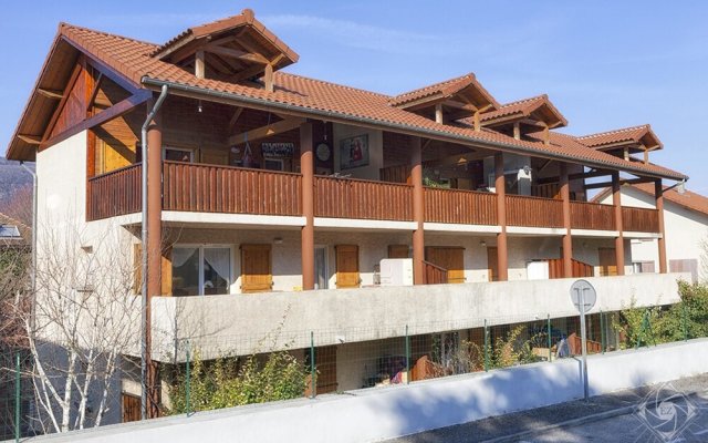 Studio in Voreppe, With Wonderful Mountain View and Pool Access - 27 k