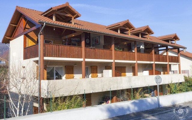 Studio in Voreppe, With Wonderful Mountain View and Pool Access - 27 k