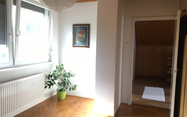 Mella Holiday House