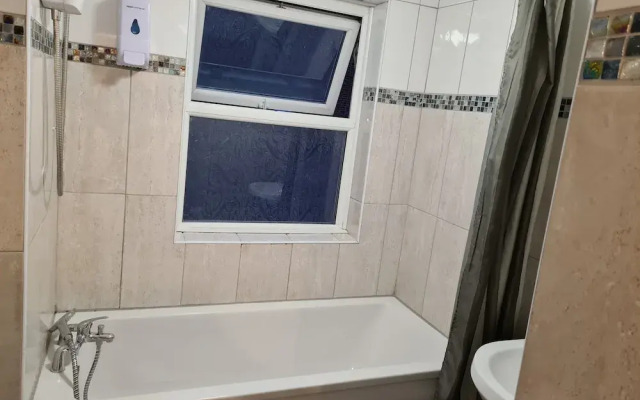 4br-2ensuite-10mincentrallondon-sleeps11-parking