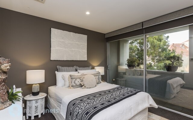 3BR Sydney Harbourside Home/Rooftop Pool & Parking