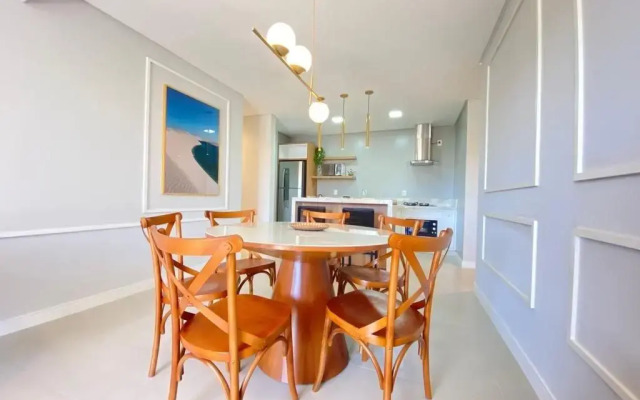 223F - Belíssimo Apartamento em Canto Grande