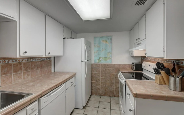 Sunny Beaches 3 Bedroom Condo by RedAwning