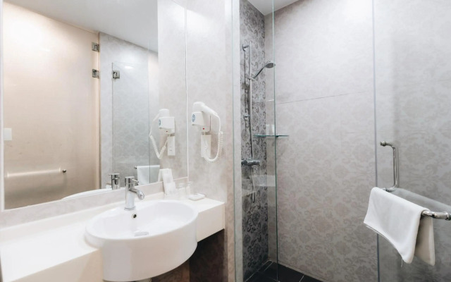 Santa Grand Hotel East Coast, a NuVe Group Collection