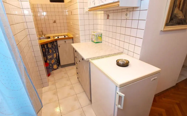 Apartment 977