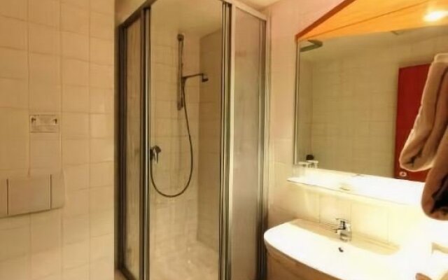 Hotel Near By