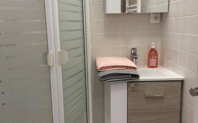 Petit Studio Zen avec parking gratuit réservé