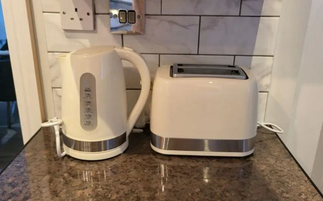 House - Sleeps 6 - Parking - Garden