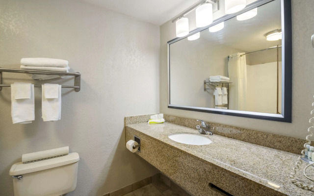 Quality Suites Hickory South