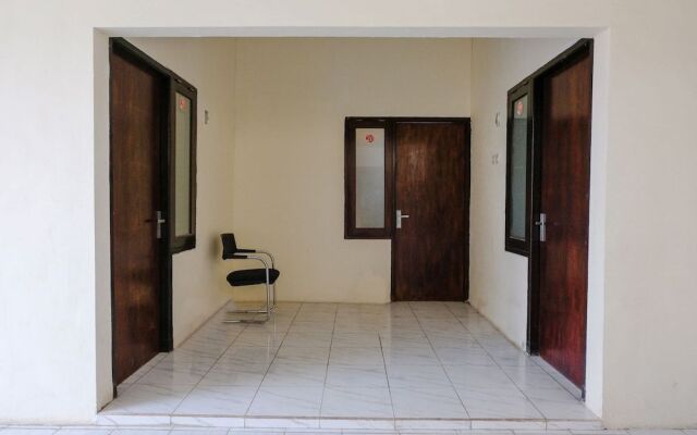 OYO Life 709 Menjangan Residence at Klayatan