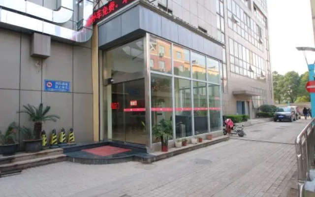 Rose Garden Express hotel