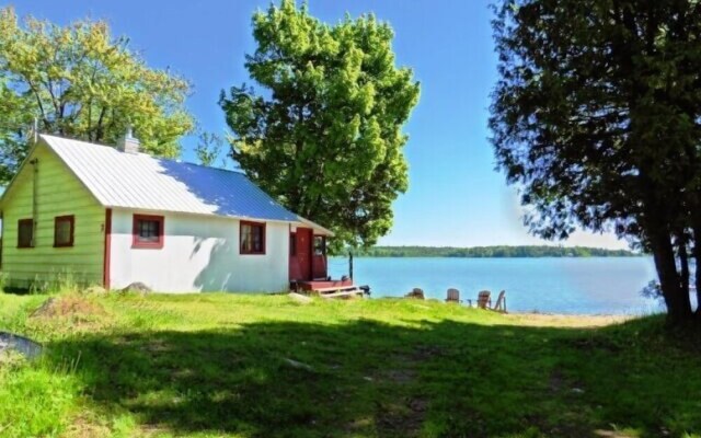 Bruce Bay Cottages & Lighthouse