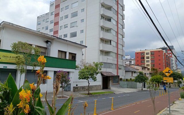 PLAZA FOCH Area - APARTMENTS with Balcony