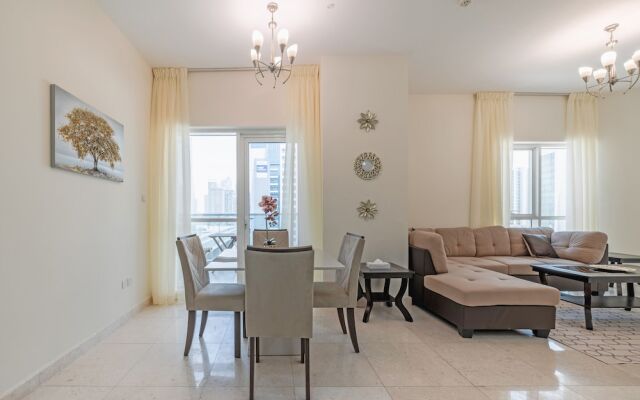 Stunning Business Bay Apartment With Balcony