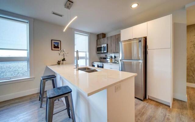 Ocean Bay New Luxury Condo Sleeps 5 Parking, Coffee, AC