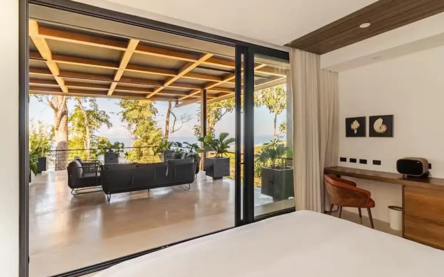 w Spectacular 4BR Villa in Costa Rica
