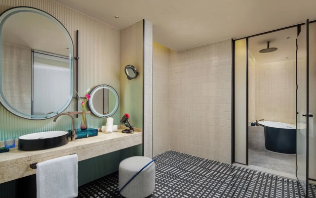 Hotel Indigo Shanghai Harbour City By Ihg