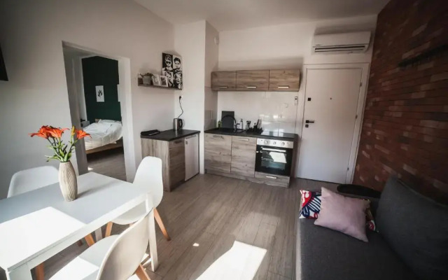 Lawendowo- sauna jacuzzi domki w ogrodzie i apartamenty w kamienicy