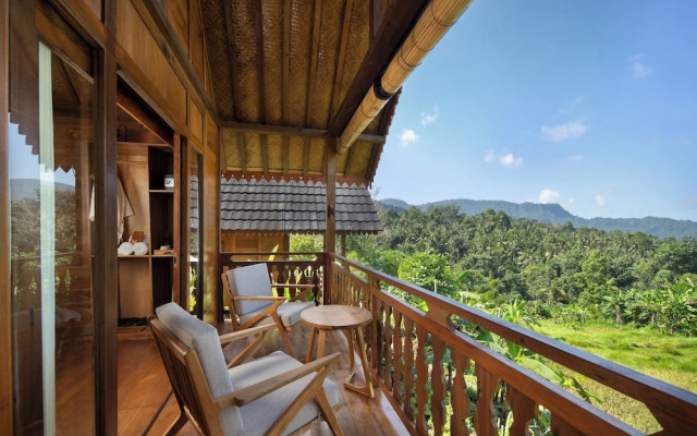 Devani Resort Sidemen