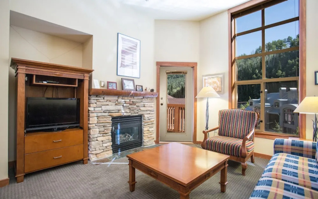 3506 - One Bedroom + Den Standard Powderhorn Lodge 1 Condo by RedAwning