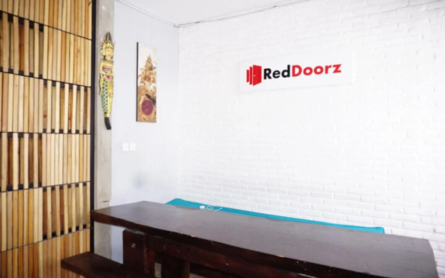 RedDoorz near Lippo Mall 2