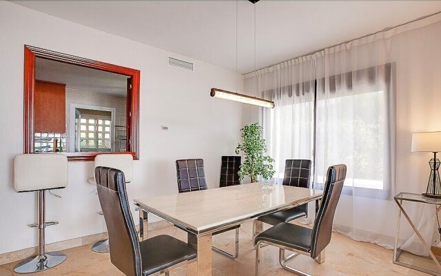3 bedroom apartment garden and sea view