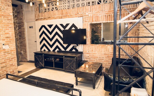 Koi Boutique Riverside