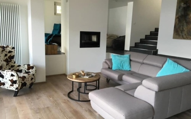 Remarkable 4-bed Villa in Bellano