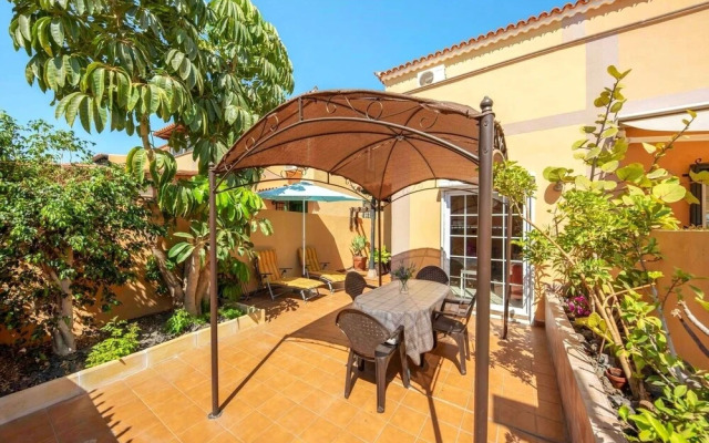 Remarkable 2-bed House in Arona
