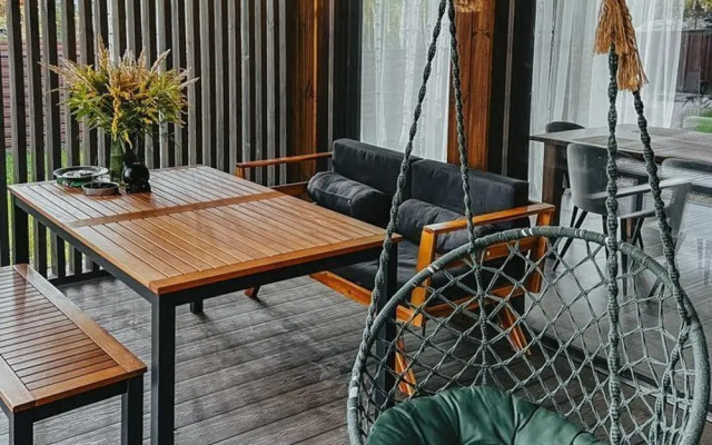 Пaноpaмный дом в хвойнoм лесу с сaуной