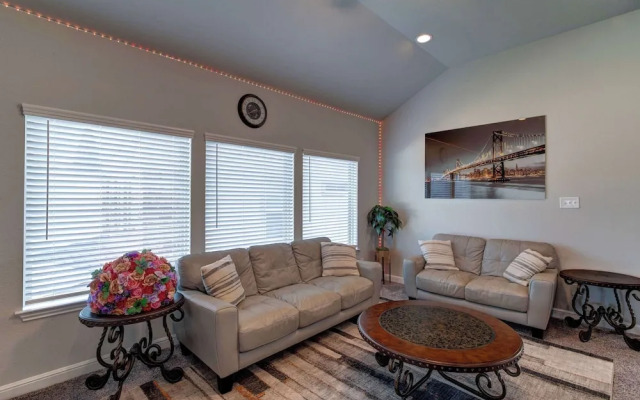 Lakeview Mansion A Chic Estate