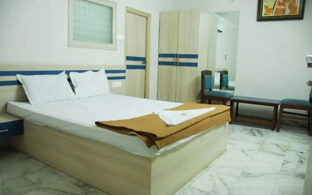 OYO 13494 Hotel Nakshatra Inn