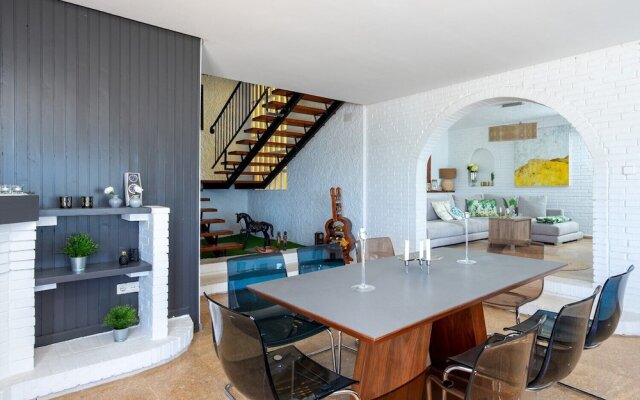 Outstanding beachfront villa Fuengirola