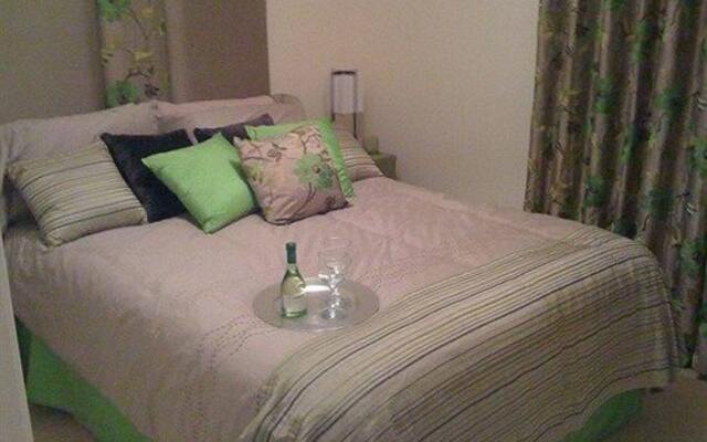 Apple House Guesthouse Heathrow Airport