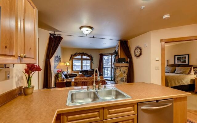 2 Bedroom Colorado Vacation Rental in River Run Village with Pool and Hot Tub Access