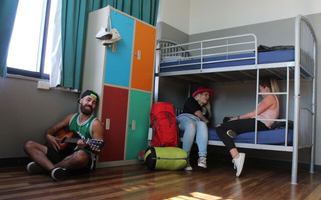 Bunk Backpackers