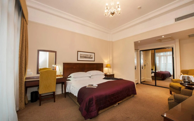 Macdonald Burlington Hotel