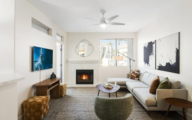 Solace - Community Pool & Gym -walk to Restaurants