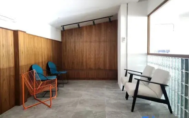 Q Space Sathorn - Narathiwas 18